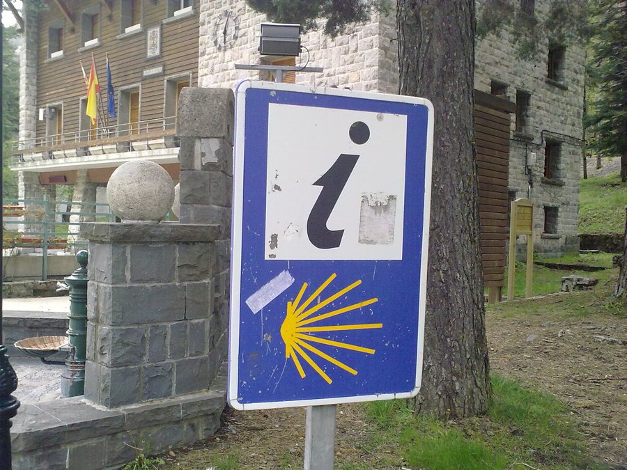 File:Canfranc, chemin de compostelle.jpg