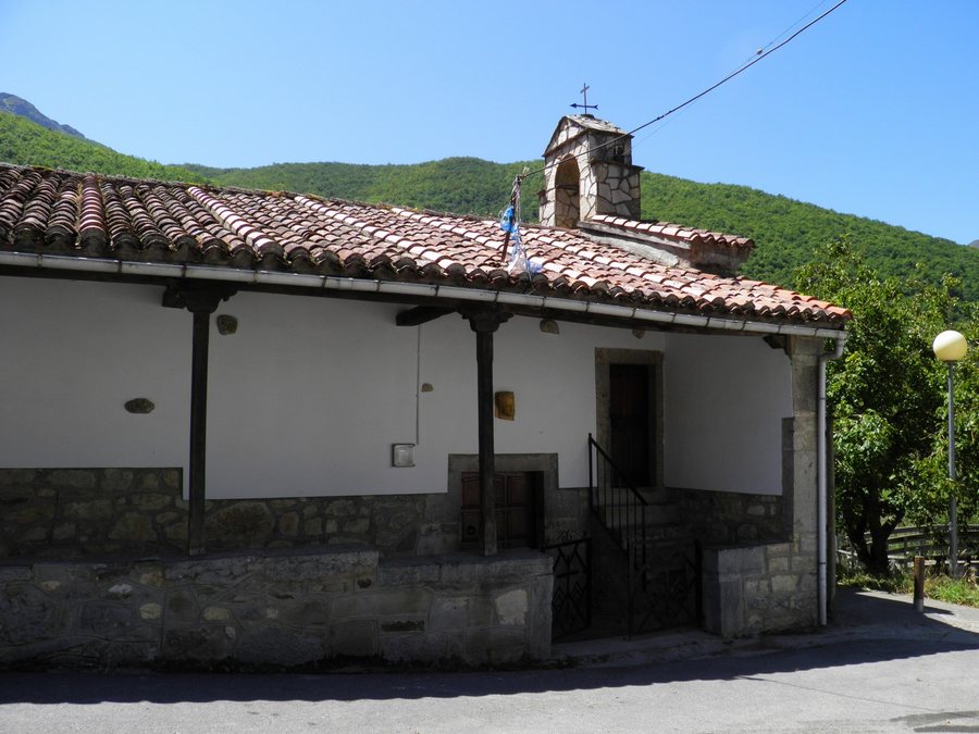 File:Iglesia parroquial de Felechosa, Aller, Asturias.jpg