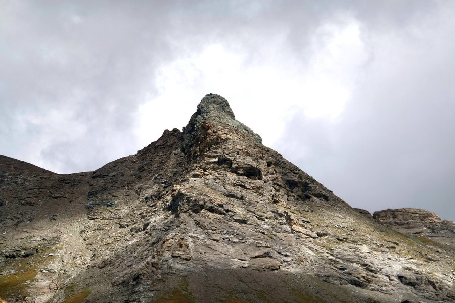 File:Valtournenche - rock formation.jpg