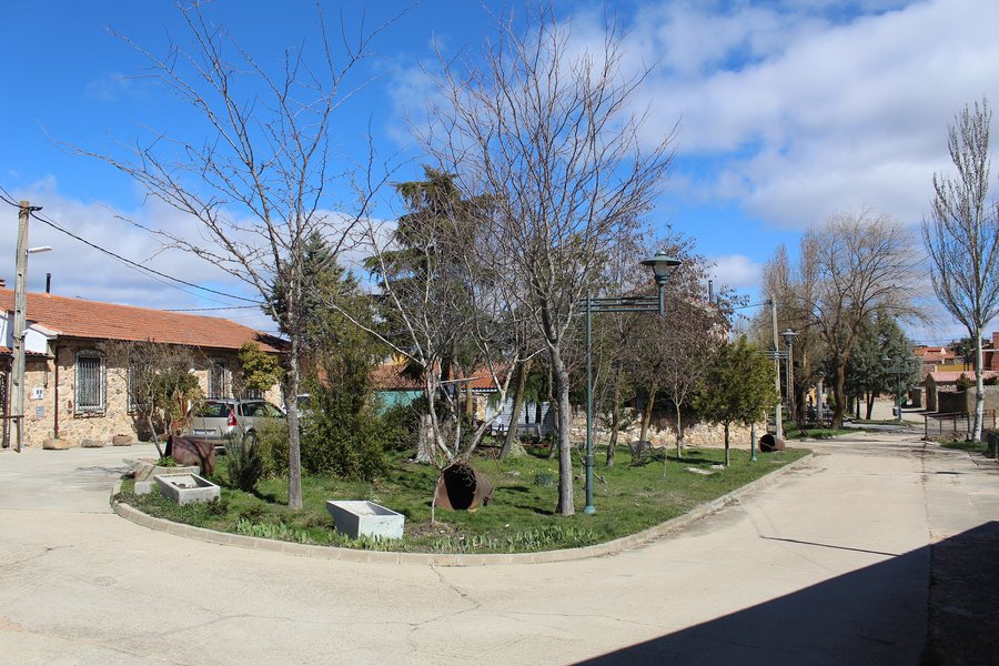 File:Plaza de la Constitución en Morille.jpg