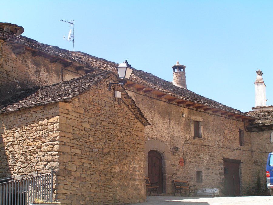 File:Ambista d'o lugar de Botaya (Chaca, Chazetania, Aragón).jpg