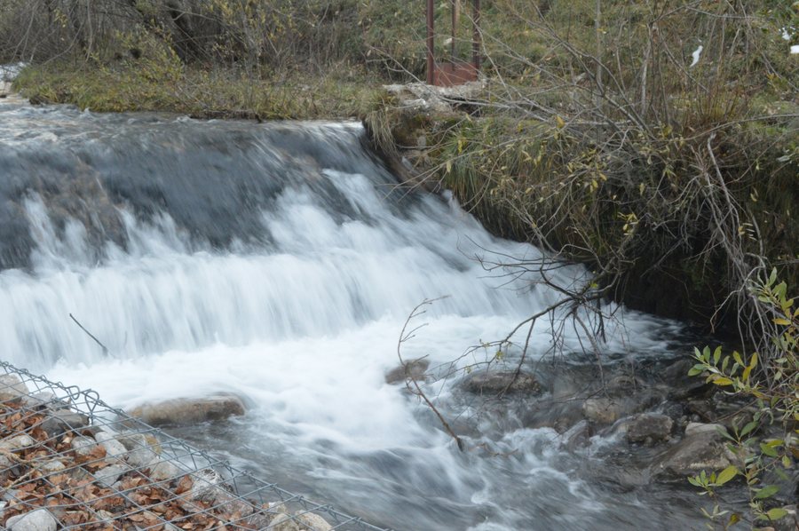 File:Cascada en la Cueta de Babia.JPG