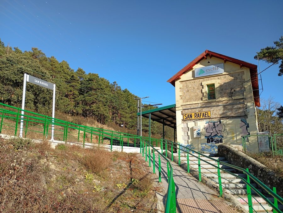 File:Estación de San Rafael (Segovia).jpg