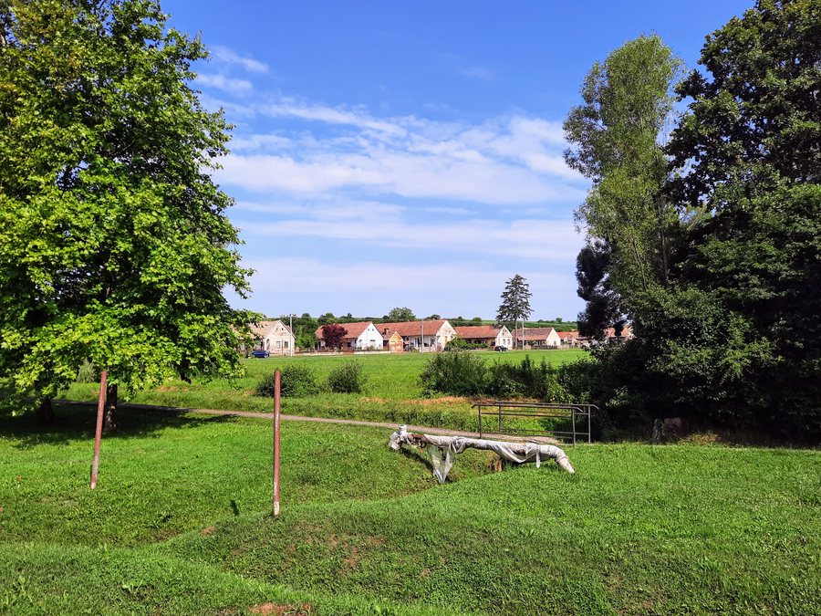 File:Almamellék látképe, 2023.jpg